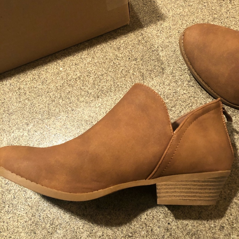 Camel booties size 10 - Picture 2 of 4